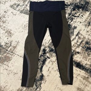 Colorblock High-Waist ATHLETA Leggings - Black & Olive